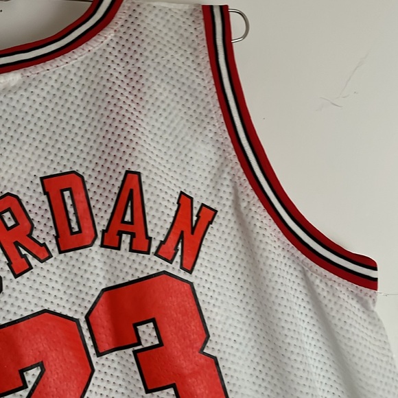 Jordan Bulls Jersey - Picture 4 of 9
